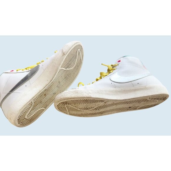 NIKE Blazer Mid '77 GS White Vivid Sulfur Hi Top Sneaker Sz 7 - Picture 8 of 8